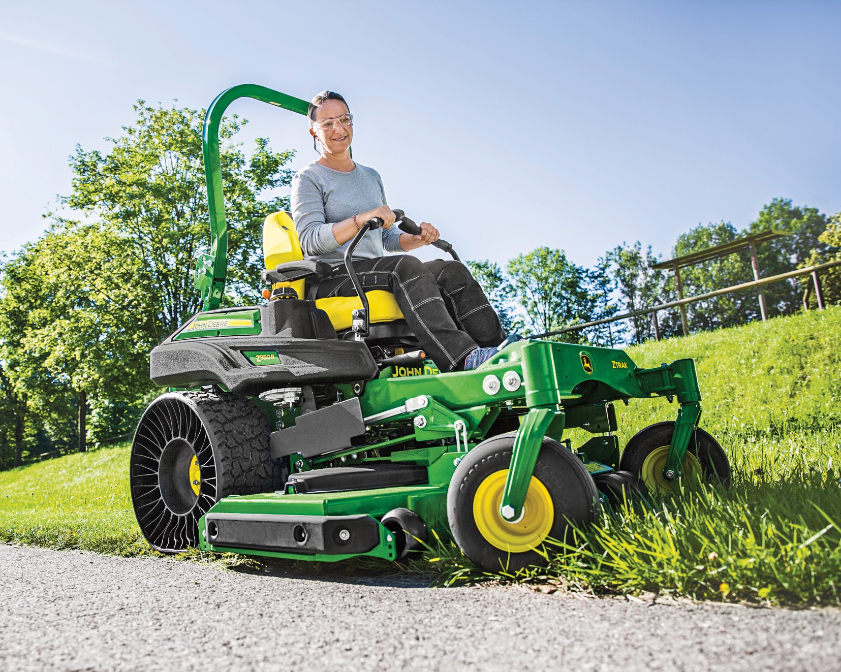 Rear discharge online zero turn mower